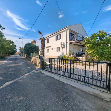 Sun House Διαμέρισμα Brzac Εξωτερικό φωτογραφία